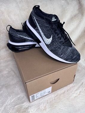 NWB- Nike Flyknit Air Max Trainers- men’s size 8 women’s 9.5